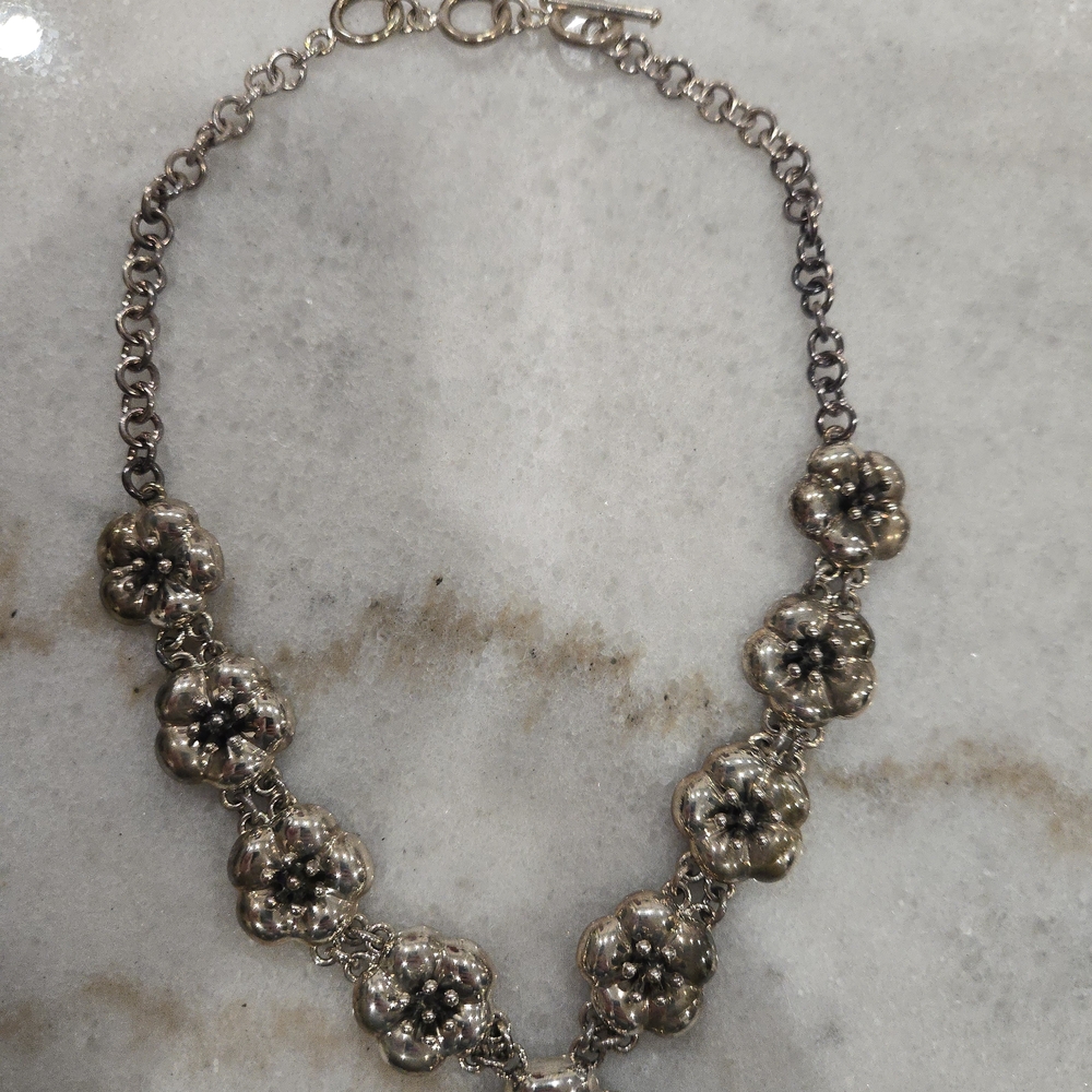 Elegant Silver Floral Necklace